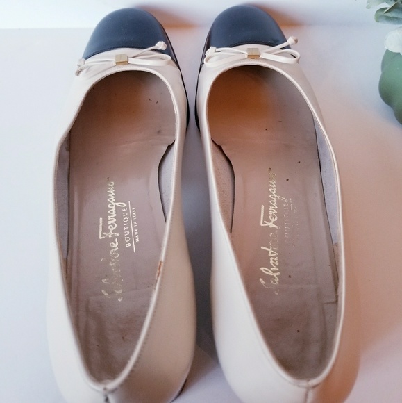 Salvatore Ferragamo Cream and Black Heels - Picture 3 of 8